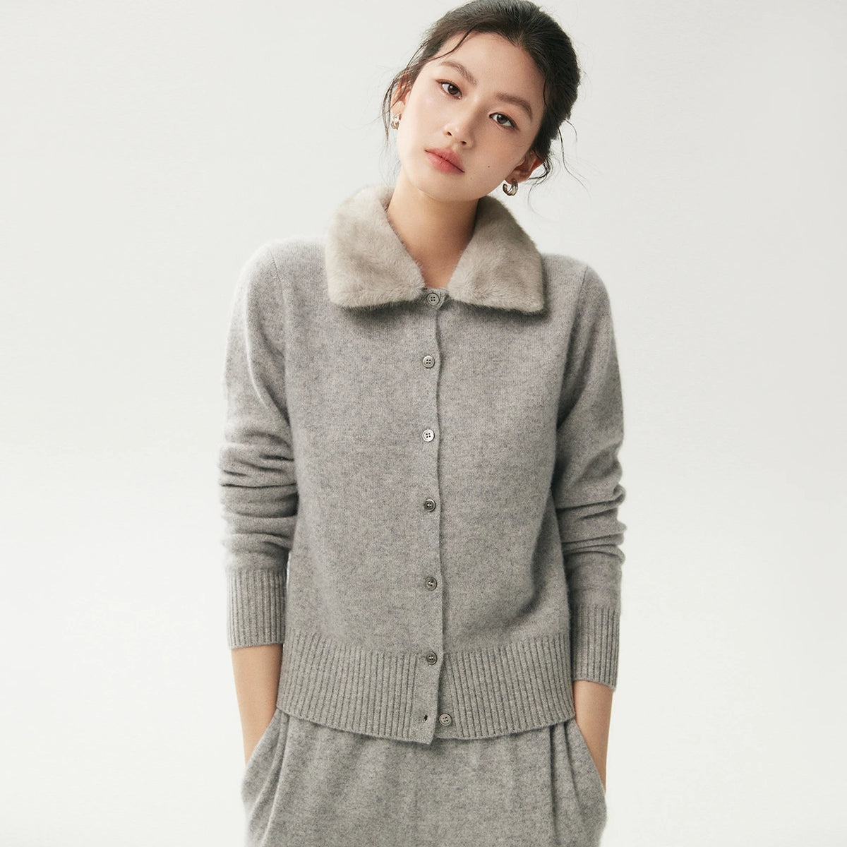 Kaschmir-Cardigan für Damen mit abnehmbarem Pelzkragen